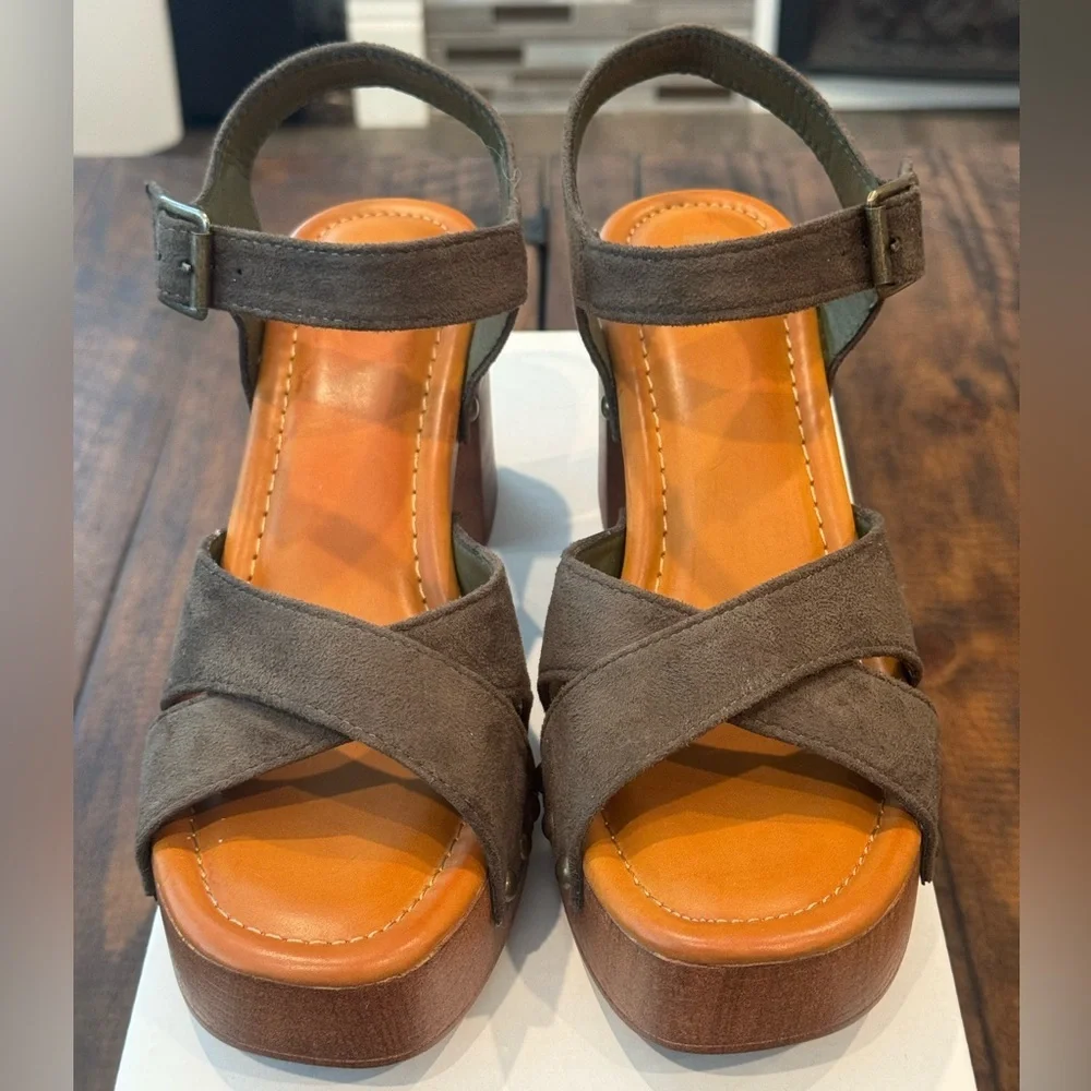 MIA Raychele Sandal (NWOT)